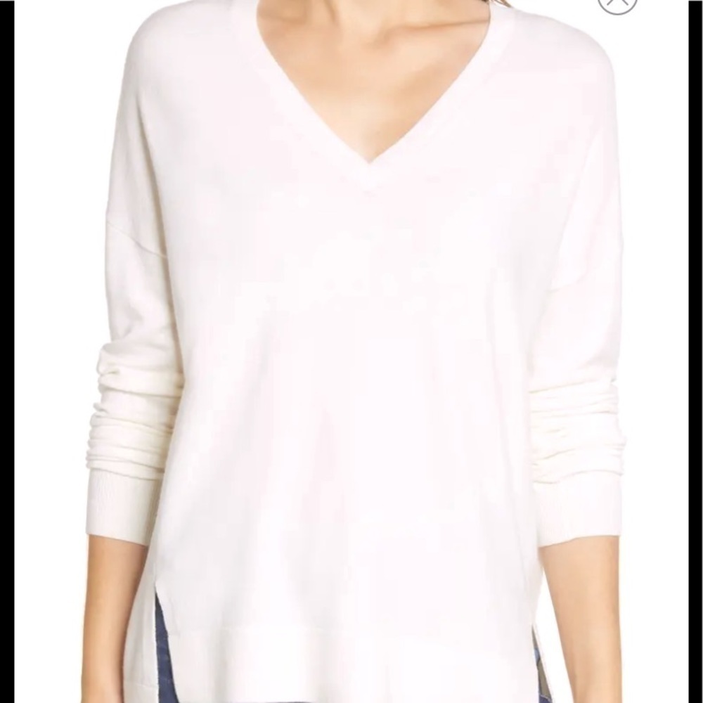 - NWT Tyler Boe White Mid-weight V-neck Sweater Long Sleeve